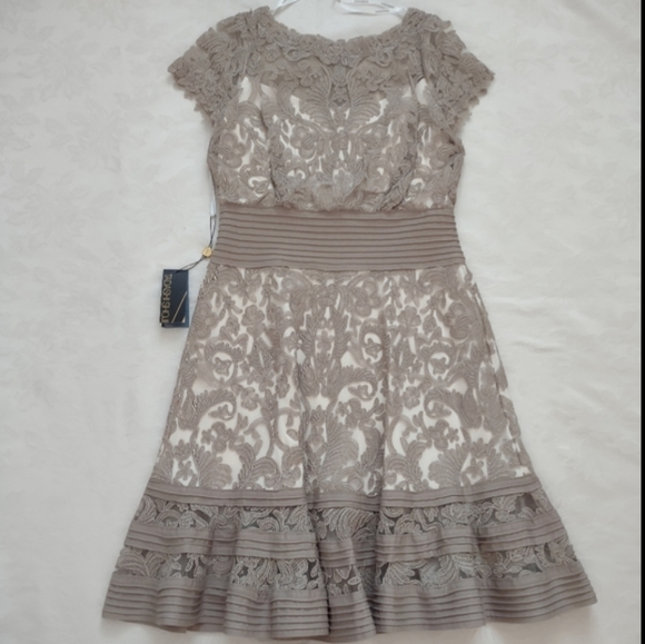 New 🎀 Tadashi Shoji embroidered lace cocktail flare dress short sleeves